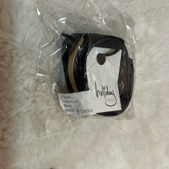 Holiday Cuff Bracelet - Picture 2 of 2